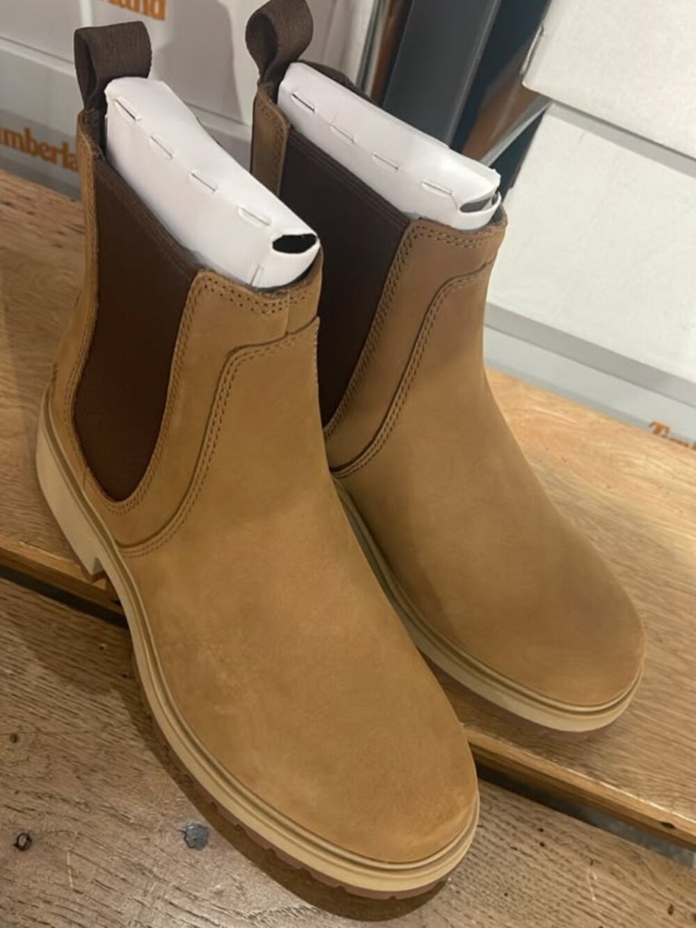 TIMBERLAND WOMEN'S CARNABY ROW MID CHELSEA BOOT MEDIUM BROWN NUBUCK A2KC7-EM5